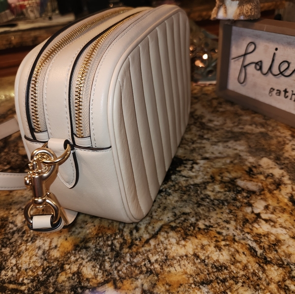 Super Pretty Puffy Linear Quilted Cream Leather Jes COACH Crossbody!! - Picture 14 of 16